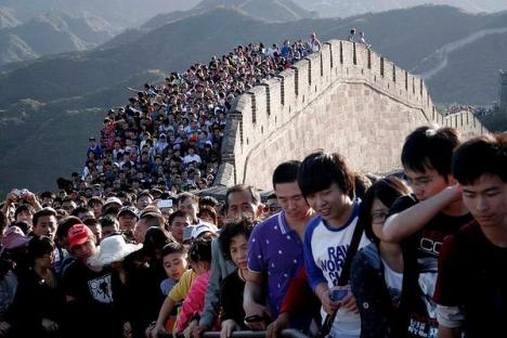 Ce fac chinezii când primesc zile libere de la stat: blochează Marele Zid Chinezesc şi autostrăzile